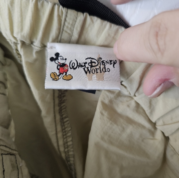 Disney World Men's Nylon Khaki Cargo Shorts w/ Mickey Mouse Embroidered Size XL - Picture 3 of 6